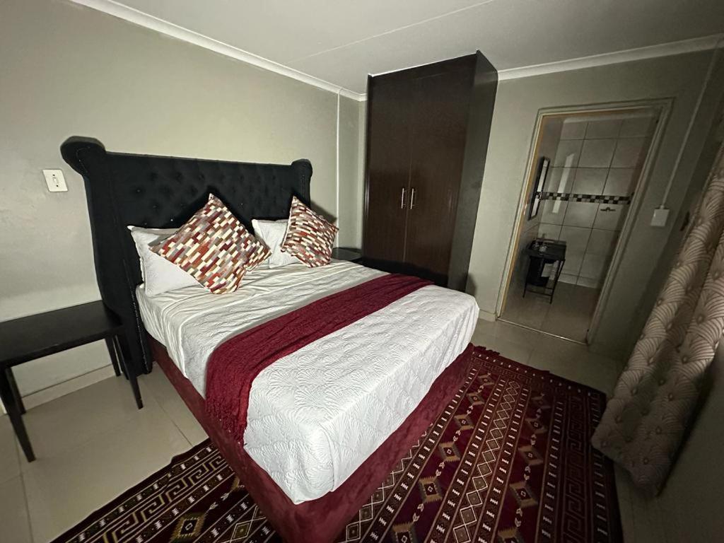 The Hide In Roodepoort Hotel Exterior photo